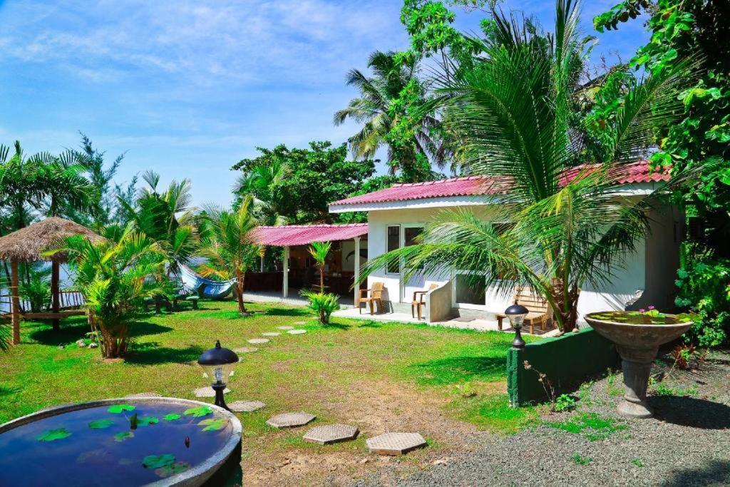 Blue Whale Lagoon Resort Ахангама Экстерьер фото