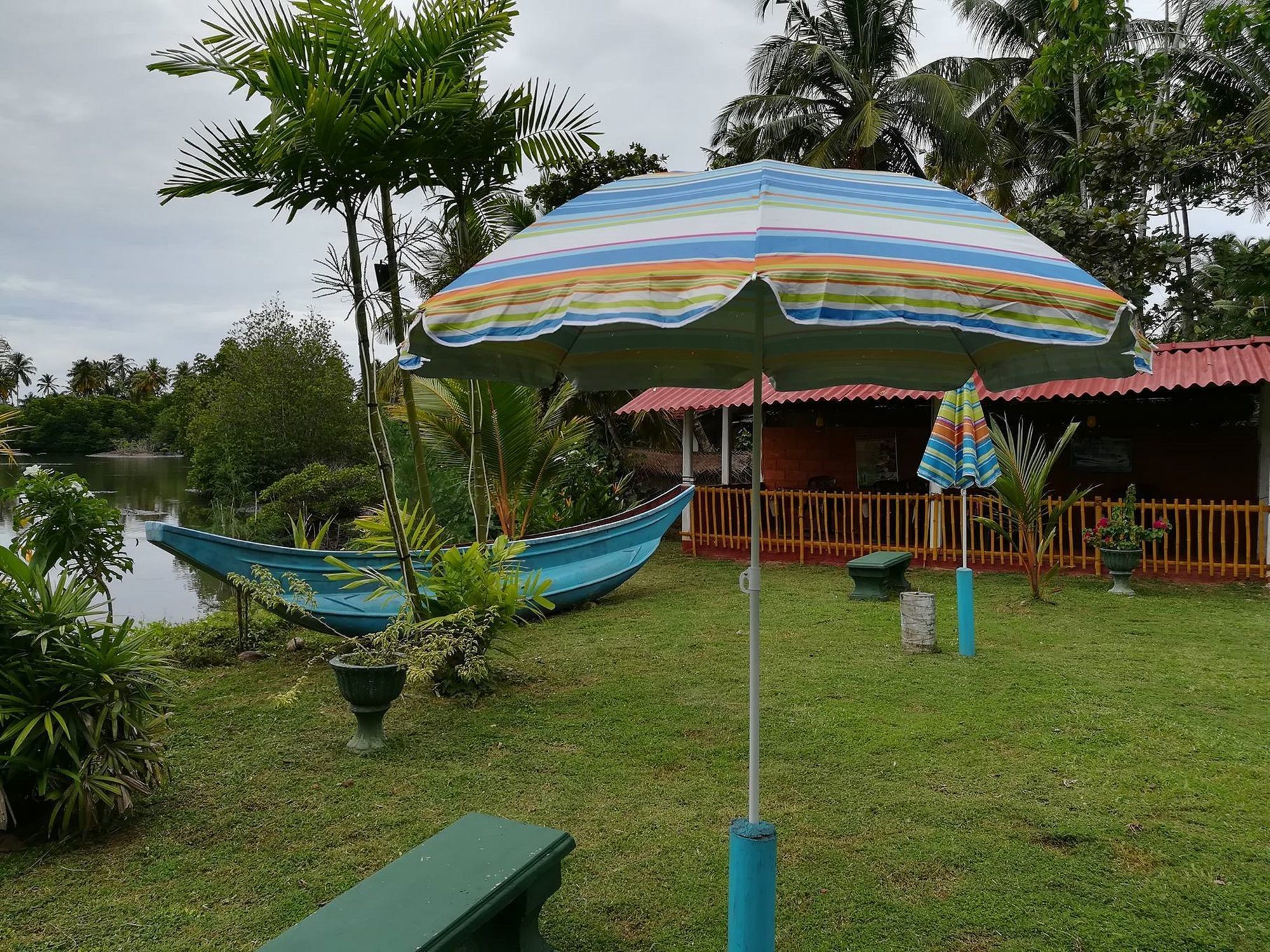 Blue Whale Lagoon Resort Ахангама Экстерьер фото